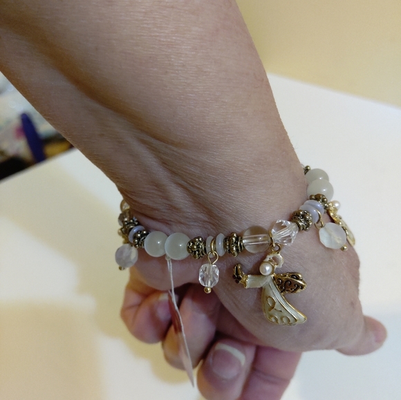 NEW Gold Tone Angels  White Beads Charm Bracelet  Holiday - Picture 3 of 7